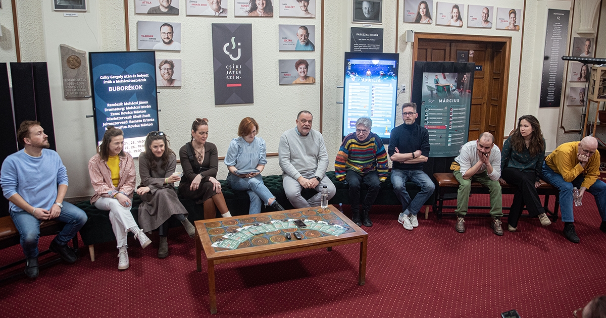 „Vágyálom-buborékokat” kergetnek a színpadon